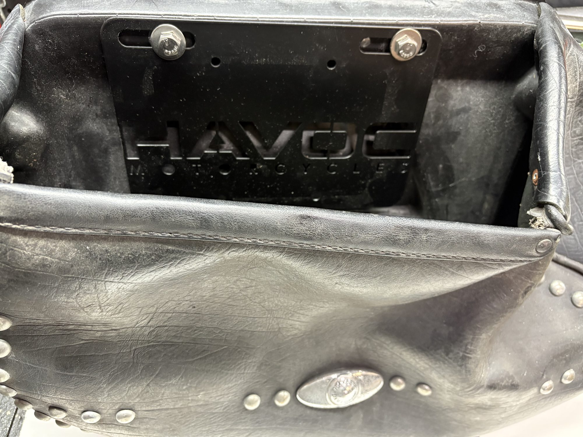 Softail Road-Lock™ Amplifier Bracket