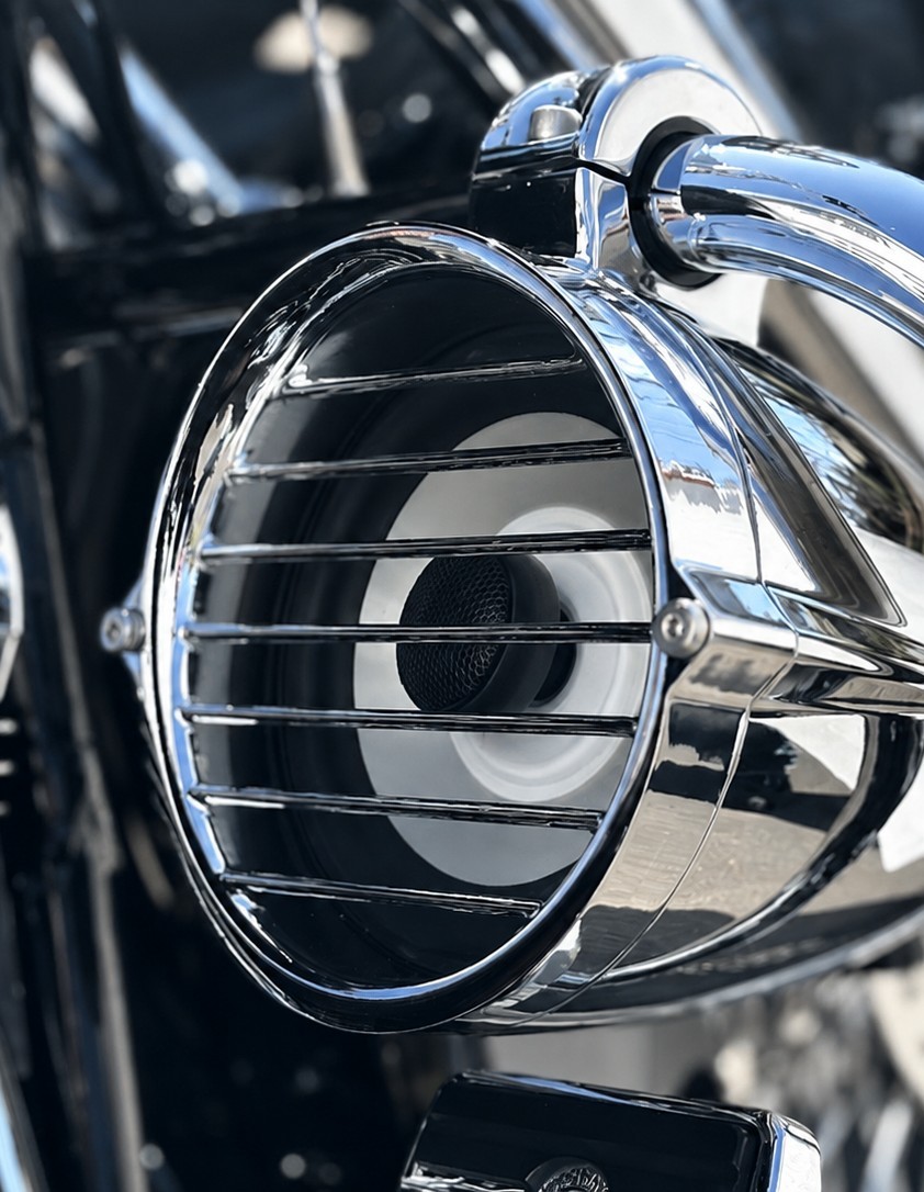 Chrome Havoc Roar Stereo highway bar speaker pod with louvered speaker grill mounted on a Harley-Davidson